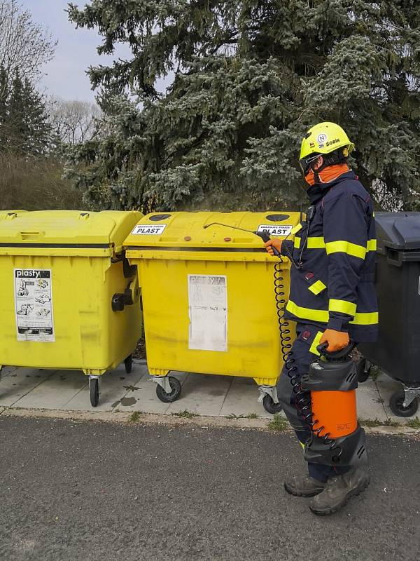 Perné dny zažívají i hasiči ze Žlebských Chvalovic