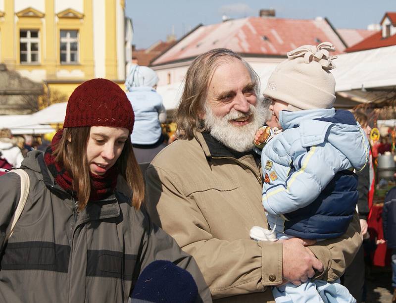 VELIKONOČNÍ ZBOŽÍ na chrudimském jarním jarmarku převládalo. Bylo z čeho vybírat.