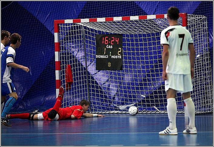 Era-Pack Chrudim porazil v osmifinále futsalového Poháru ČMFS Torf Pardubice na jeho půdě 6:3.