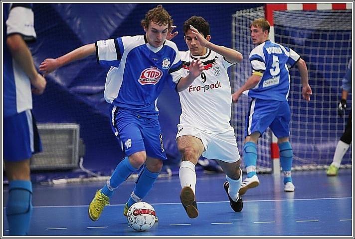 Era-Pack Chrudim porazil v osmifinále futsalového Poháru ČMFS Torf Pardubice na jeho půdě 6:3.