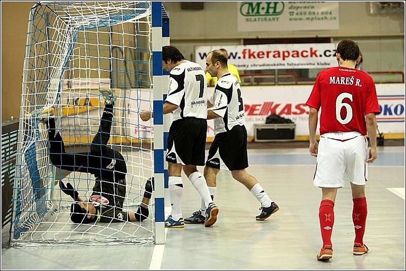 Era–Pack Chrudim prohrál v závěrečném utkání základní skupiny UEFA Futsal Cupu s Iberia Star Tbilisi 0:5 a ve skupině tak obsadil druhé postupové místo.