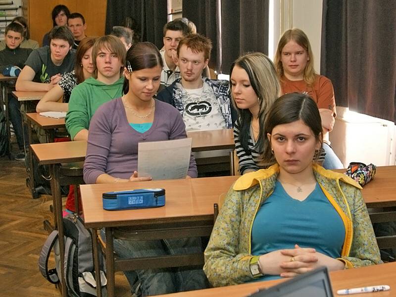 Budoucnost energetiky nenechává chladnými ani studenty chrudimského gymnázia. Svědčilo o tom množství zvídavých otázek v průběhu ojedinělé debaty.