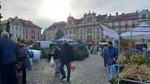Trhy na Resselově náměstí.
