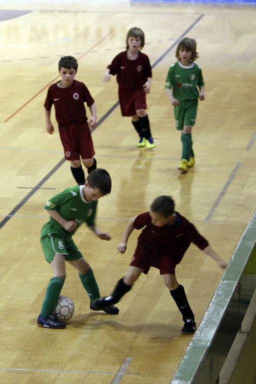 Fotbalisté FC Hlinsko ročníku 2004 se zúčastnili výborně osazeného turnaje v Třeboni.