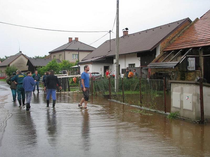 SMRKOVÝ TÝNEC. Záplavy ve Smrkově Týnci