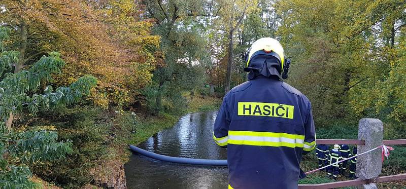 Hasiči cvičili v Ronově nad Doubravou.