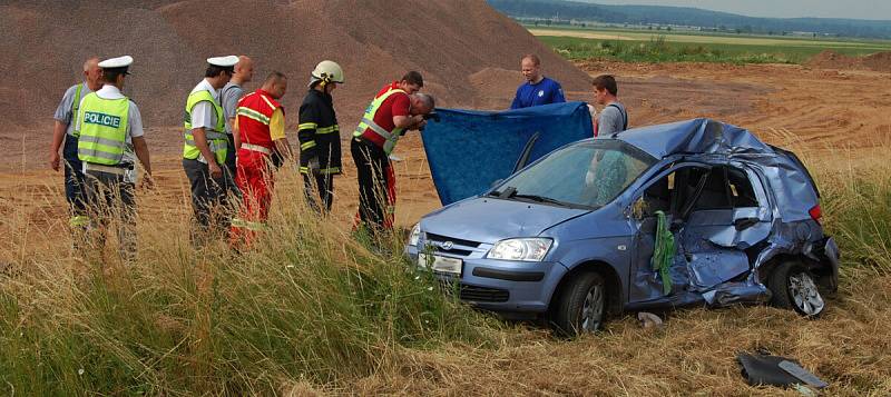 Smrtelná autonehoda u Roudnice na Hradecku