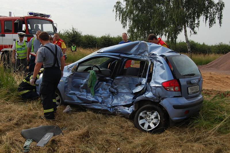 Smrtelná autonehoda u Roudnice na Hradecku