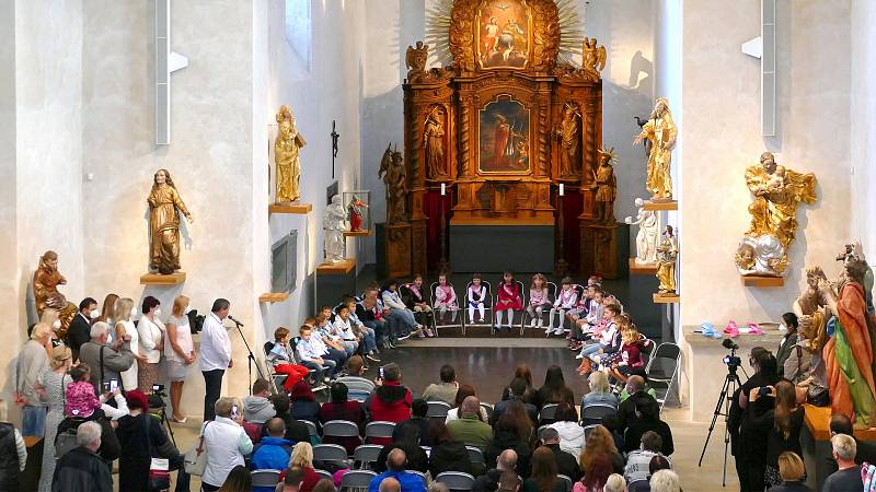 Tradiční zahájení nového školního roku ZŠ Chrudim, Sladkovského ulice.