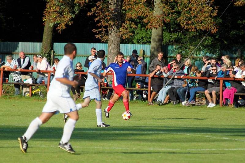 Z utkání I. A třídy ve fotbale Heřmanův Městec - Přelouč 3:0 (1:0).