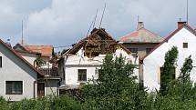 Lidé v obcích na Chrudimsku stále bojují s následky řádění přírodních živlů.
