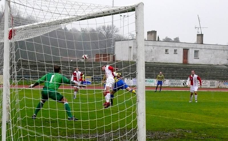 V posledním podzimním utkání porazil AFK Chrudim  doma Kunice 3:0.