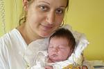 KAROLÍNA LAZUR je jméno prvního miminka Světlany a Michala Lazur z Pardubic. Na svět přišla 30. června v 8:45 s mírou 48 cm a váhou 3,87 kg.