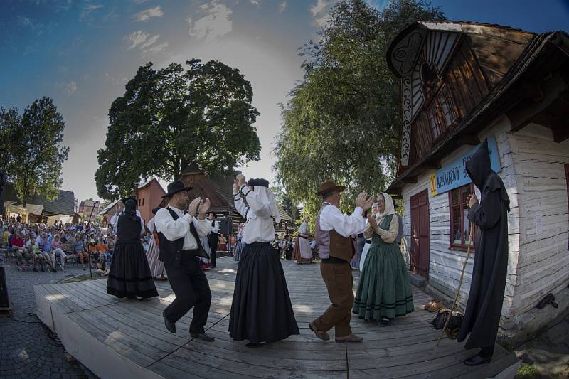 Adámkovy folklorní slavnosti.