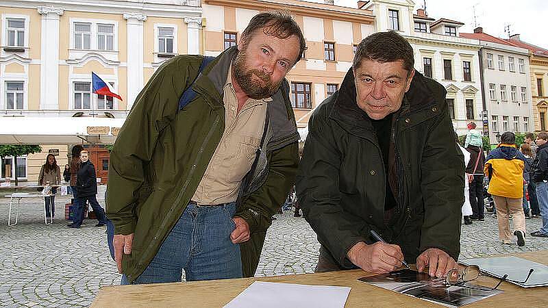 Tržiště s podtitulem Kumštýřů ráj navštívil i herec Martin Štěpánek a stal se komparzistou filmu Chrudimátor