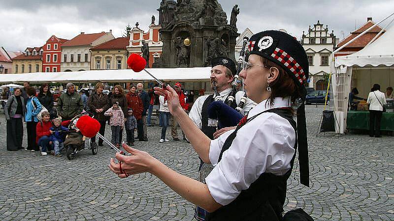 Tržiště s podtitulem Kumštýřů ráj navštívil i herec Martin Štěpánek a stal se komparzistou filmu Chrudimátor