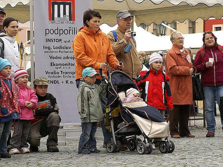 Tržiště s podtitulem Kumštýřů ráj navštívil i herec Martin Štěpánek a stal se komparzistou filmu Chrudimátor