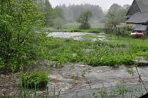 Déšť rozvodnil ve středu 2. června 2010 řeku Krounku v Krouně a okolí.