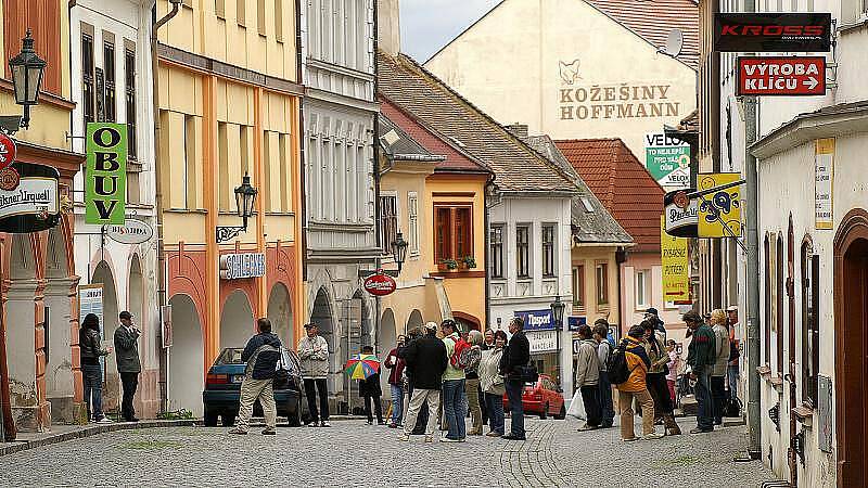 Tržiště s podtitulem Kumštýřů ráj navštívil i herec Martin Štěpánek a stal se komparzistou filmu Chrudimátor