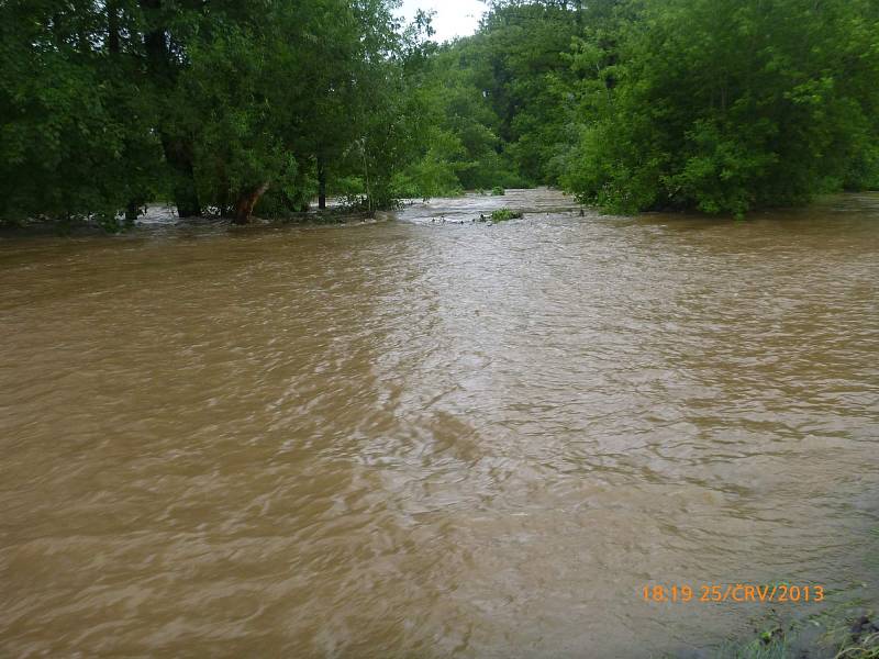 Záplavy na řece Doubravě 25. června 2013.