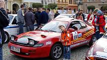 Rallye Pardubice odstartovala v pátek přehlídkou posádek