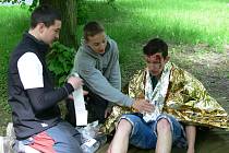Soutěž mladých zdravotníků pořádal v Městském parku v Chrudimi Oblastní spolek Českého červeného kříže Chrudim.