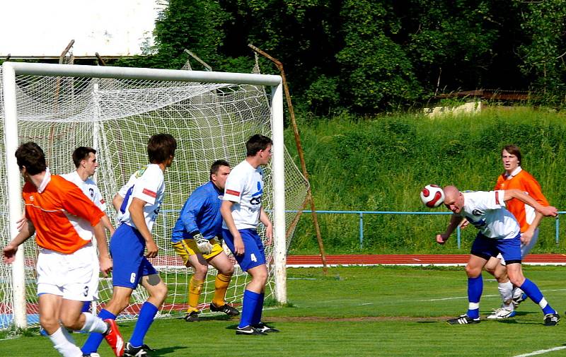 Z fotbalové utkání divize C AFK Chrudim vs. Pěnčín-Turnov 1:0.