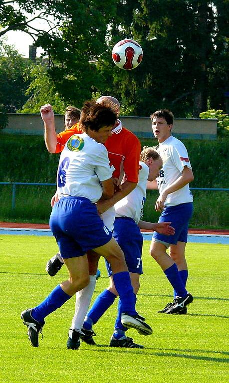 Z fotbalové utkání divize C AFK Chrudim vs. Pěnčín-Turnov 1:0.