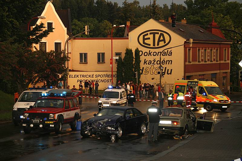 Vážná dopravní nehoda v Hlinsku si vyžádala jeden lidský život. Další dvě osoby byly při nehodě zraněny.