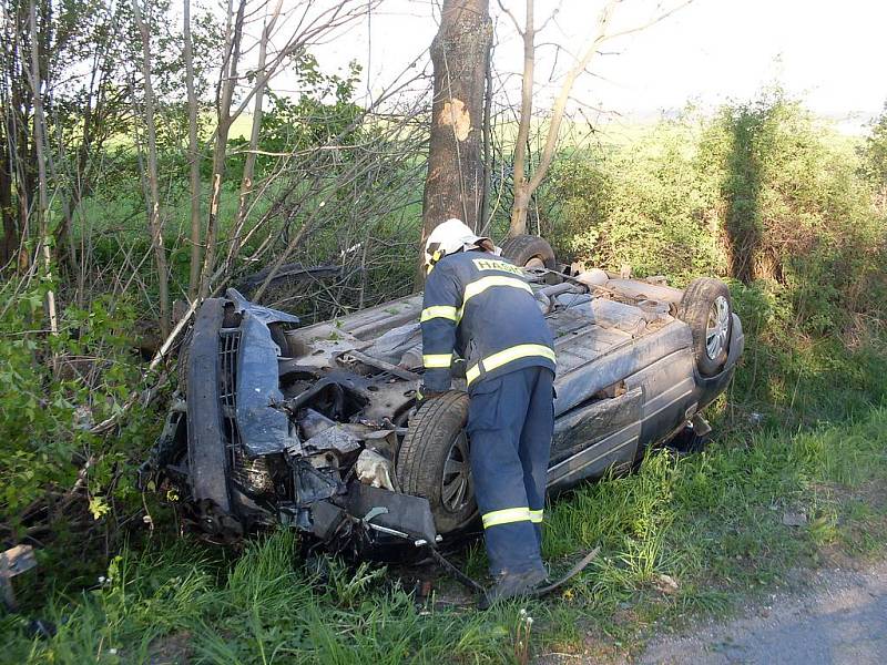 V neděli 8. května 2011 zasahovali hasiči u dopravní nehody mezi Srním a Hlinskem.