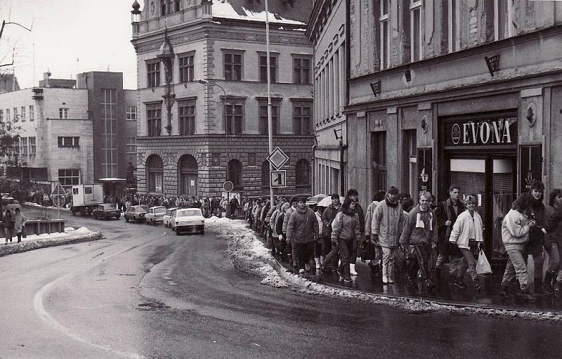 Listopadové dění roku 1989 v Chrudimi.