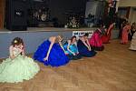 Maturitní ples Střední odborné školy a Středního odborného učiliště technického v Třemošnici trval až do dvou do rána.