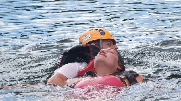 Vodní záchranáři a hasiči trénovali u Sečské přehrady