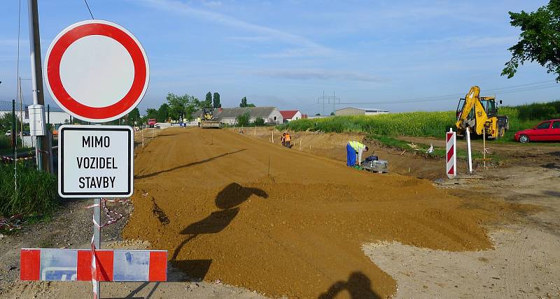 Květen a červen 2014: Stavba obchvatu Chrudimi zdárně pokračuje podle plánu.