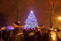 Rozsvícení vánočního stromu v Seči.