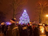 Rozsvícení vánočního stromu v Seči.
