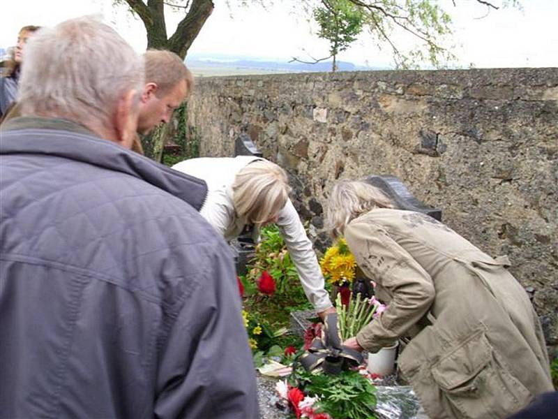 KLÍČEK. Děti zazpívaly na památku velkého herce 