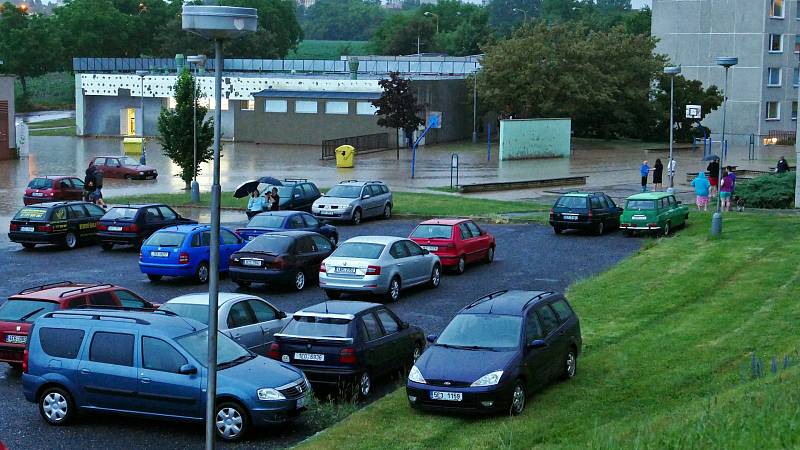 V Chrudimi Na Šancích vzniklo malé jezero. Silnice na Topol byla  zcela neprůjezdná