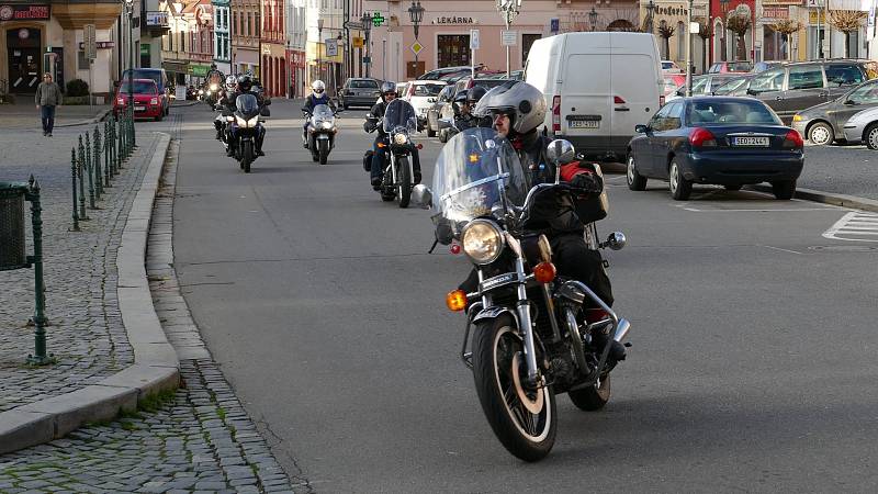 Štědrodenní vyjížďka chrudimských motorkářů.