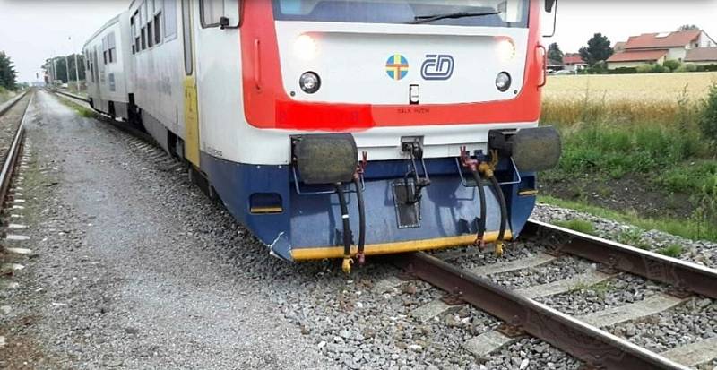 Vlak vykolejil ve stanici, nehoda se obešla bez zranění