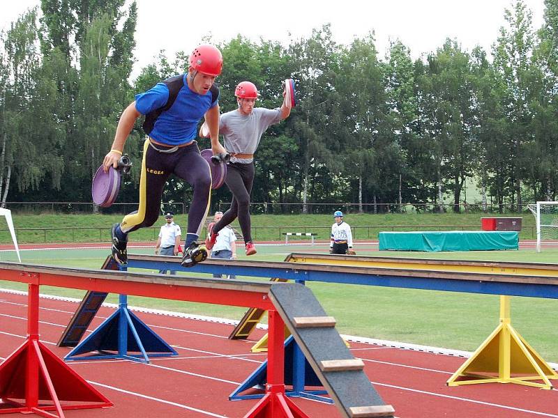  Hasiči z Pardubického a Královéhradeckého kraje změřili síly v požárním sportu.