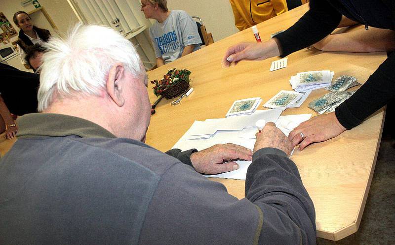 Při besedě s veterány panovala v denním stacionáři Pohoda opravdu pohoda.