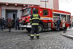FOTO: Dobrovolní hasiči ve Skutči dostali nové zásahové auto. To byla sláva!
