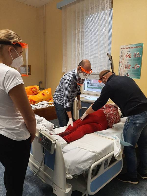 Český červený kříž pořádá v Chrudimi kurzy péče o nemocné