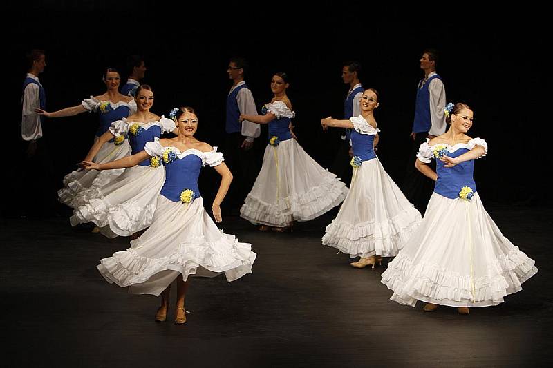 Otevření Multifunkčního centra zahájili tanečníci z TKG Hlinsko.
