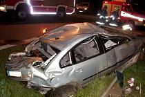 Nepřipoutaný řidič při nehodě u Rozhovic vylétl z vozu. Zemřel při převozu.