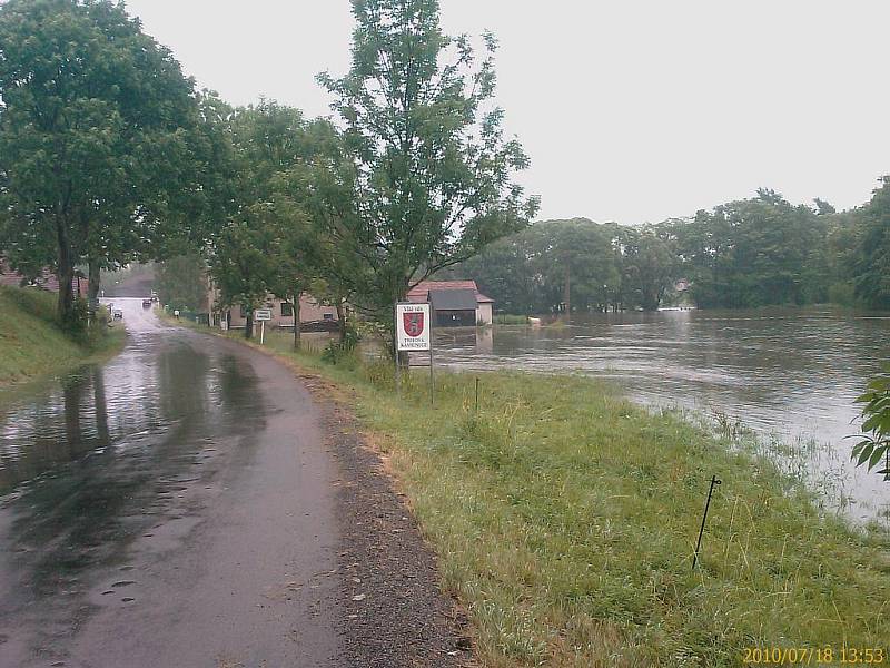 Záplavy zasáhly i okolí Trhové Kamenice.