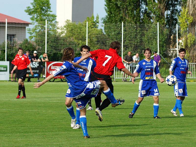 MFK Chrudim porazila ve 34. kole ČFL Králův Dvůr doma 2:1.