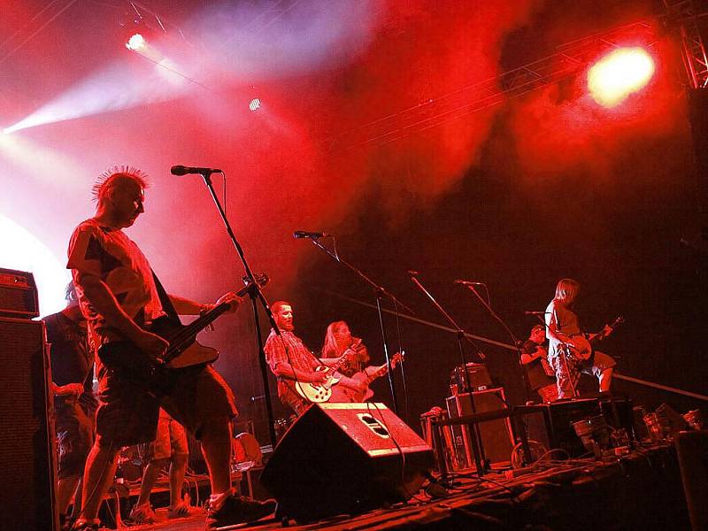 Hudební festival Léto s Rychtářem 2010 pokračoval koncertem kapely Divokej Bill.