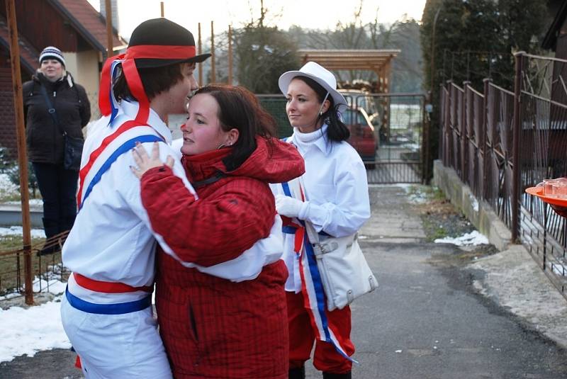 Tradici masopustního veselí v Míčově Sušici obnovili po letech místní fotbalisté